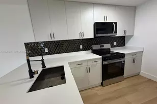 10008 NW 6th St, Pembroke Pines, FL 33024 - Photo 4