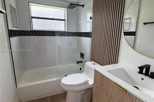 10008 NW 6th St, Pembroke Pines, FL 33024 - Photo 6