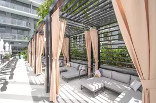 121 NE 34th St, Miami, FL 33137 - Photo 12