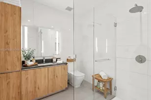 650 NE 2nd Ave, Miami, FL 33132 - Photo 6