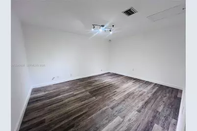 7500 NW 25th St #256, Miami, FL 33122 - Photo 2