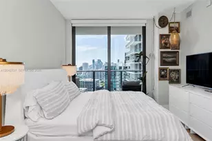 121 NE 34th St, Miami, FL 33137 - Photo 10