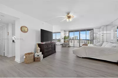 3500 Mystic Pointe Dr #1804, Aventura, FL 33180 - Photo 4