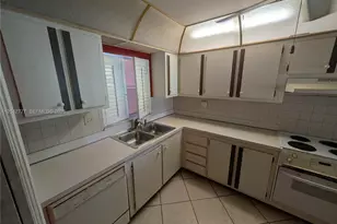 9495 Evergreen Pl, Davie, FL 33324 - Photo 6