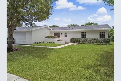 10262 SW 127th Pl, Miami, FL 33186 - Photo 2