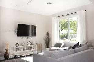 513 SW 18th Ct, Fort Lauderdale, FL 33315 - Photo 1