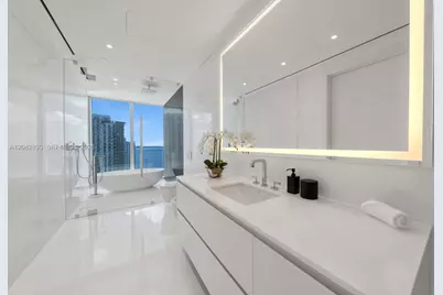300 Biscayne Boulevard Way #2701, Miami, FL 33131 - Photo 18