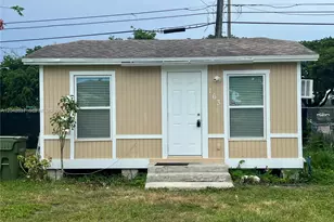 161 NW 6th St, Homestead, FL 33030 - Photo 2