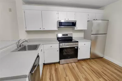 10111 W Sunrise Blvd #303, Plantation, FL 33322 - Photo 10