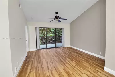 10111 W Sunrise Blvd #303, Plantation, FL 33322 - Photo 4