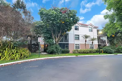 10111 W Sunrise Blvd #303, Plantation, FL 33322 - Photo 2