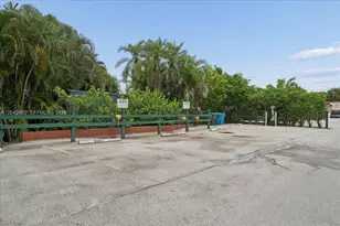 800 S Hollybrook Dr, Pembroke Pines, FL 33025 - Photo 22