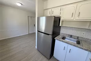 1821 N 17th Ct, Hollywood, FL 33020 - Photo 8