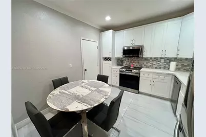 8917 NW 54th St, Sunrise, FL 33351 - Photo 6