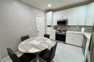 8917 NW 54th St, Sunrise, FL 33351 - Photo 6