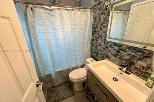 8917 NW 54th St, Sunrise, FL 33351 - Photo 18