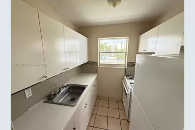 1255 W 49th Pl #H202, Hialeah, FL 33012 - Photo 8