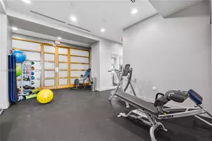 665 NE 25th St, Miami, FL 33137 - Photo 36