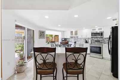 15652 SW 91st Ln, Miami, FL 33196 - Photo 12