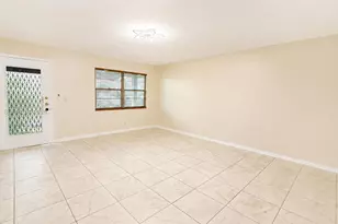 301 SW 135th Ave, Pembroke Pines, FL 33027 - Photo 6