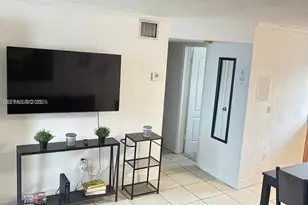 427 SW 6th St, Miami, FL 33130 - Photo 2