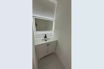 980 NE 146th St, North Miami, FL 33161 - Photo 36