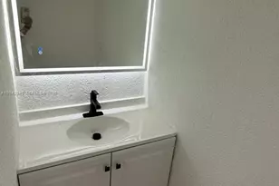 980 NE 146th St, North Miami, FL 33161 - Photo 36