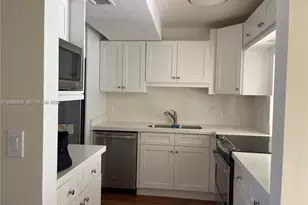 9401 Evergreen Pl, Davie, FL 33324 - Photo 2