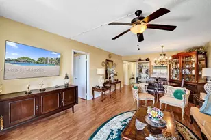 1000 Colony Point Cir, Pembroke Pines, FL 33026 - Photo 4
