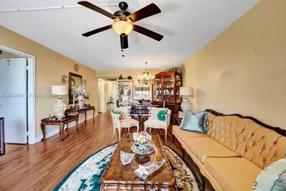 1000 Colony Point Cir #422, Pembroke Pines, FL 33026 - Photo 32