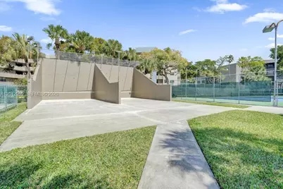 1000 Colony Point Cir #422, Pembroke Pines, FL 33026 - Photo 60