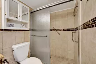 1000 Colony Point Cir, Pembroke Pines, FL 33026 - Photo 8