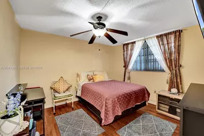 1000 Colony Point Cir #422, Pembroke Pines, FL 33026 - Photo 12