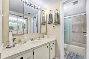 1000 Colony Point Cir, Pembroke Pines, FL 33026 - Photo 10