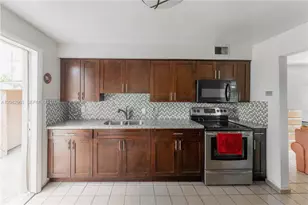 9265 SW 38th St, Miami, FL 33165 - Photo 4