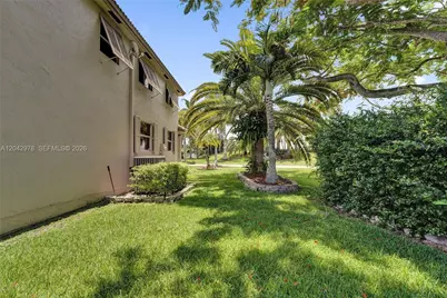 16091 La Costa Dr, Weston, FL 33326 - Photo 6