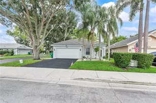 9161 N Lake Park Cir N, Davie, FL 33328 - Photo 2