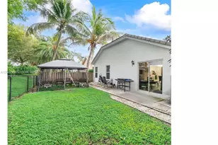 9161 Lake Park Cir N, Davie, FL 33328 - Photo 16