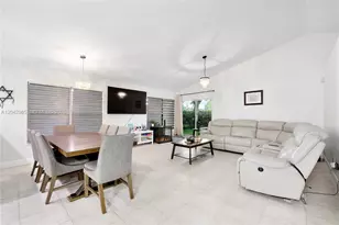 9161 N Lake Park Cir N, Davie, FL 33328 - Photo 10