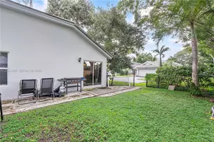 9161 Lake Park Cir N, Davie, FL 33328 - Photo 18