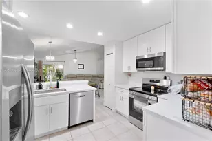 9161 N Lake Park Cir N, Davie, FL 33328 - Photo 6
