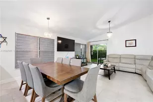9161 N Lake Park Cir N, Davie, FL 33328 - Photo 8