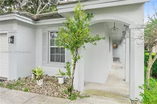 9161 Lake Park Cir N, Davie, FL 33328 - Photo 4