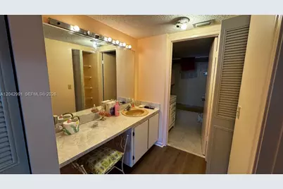 [Address not provided], Hallandale Beach, FL 33009 - Photo 4