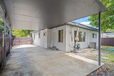 270 NW 51st Ave, Miami, FL 33126 - Photo 32