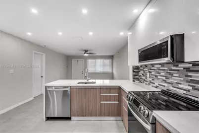 2175 NE 56th St #211, Fort Lauderdale, FL 33308 - Photo 2