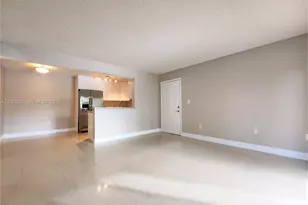 251 Palm Cir W, Pembroke Pines, FL 33025 - Photo 4