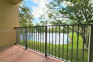 251 Palm Cir W, Pembroke Pines, FL 33025 - Photo 1