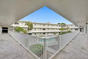 1895 Venice Park Dr, Miami, FL 33181 - Photo 2