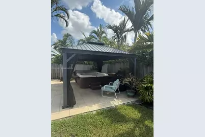 330 NE 48th St, Oakland Park, FL 33334 - Photo 6